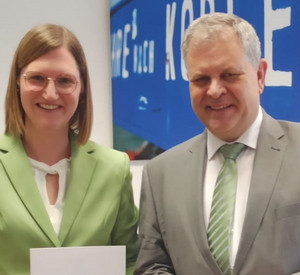 Carolin Breitbach, neue Vorsitzende Richterin beim Verwaltungsgericht Koblenz, und Prof. Dr. Ralf Geis, Präsident des Verwaltungsgerichts Koblenz