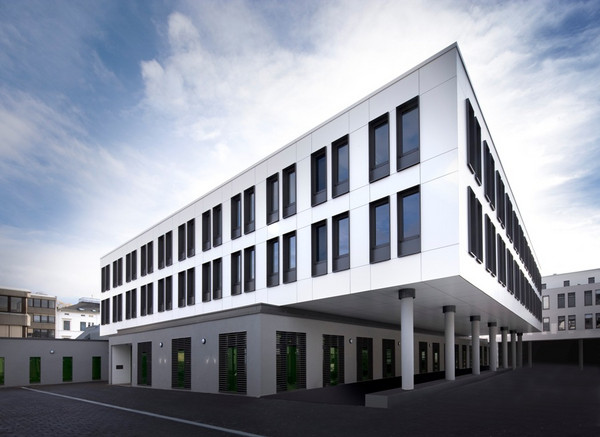 Neues Justizzentrum Koblenz, Haupteingang in der Deinhardpassage